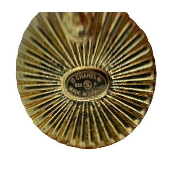Chanel Black and Gold CC Button Earrings Printemps Spring/Summer 2022 (CCXX015) - Picture 4 of 4